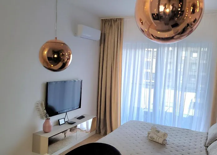 Lora Lux - Bulevar Apartment