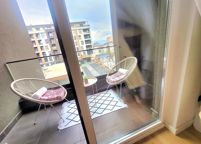 Lora Lux - Bulevar サラエヴォ